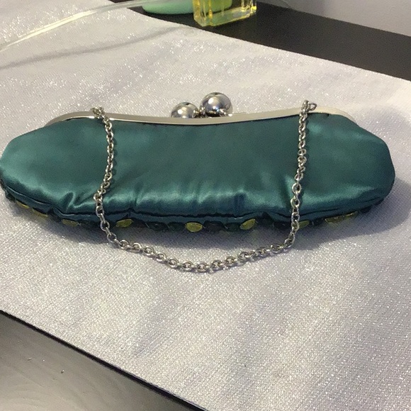 Clutch - Picture 3 of 3